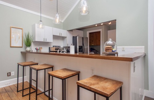 Martha Jefferson Casa | Charming Updated 3 Bedroom Home Near Downtown