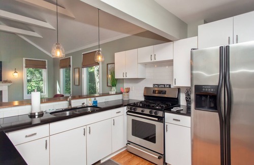 Martha Jefferson Casa | Charming Updated 3 Bedroom Home Near Downtown