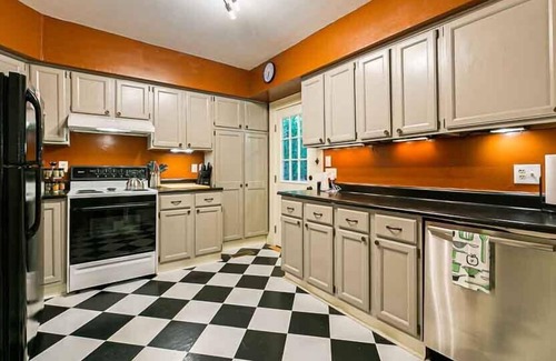 Montreat Casa | Charming Updated 1920's Cottage - Perfect for Groups and Families