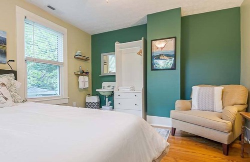 Montreat Casa | Charming Updated 1920's Cottage - Perfect for Groups and Families