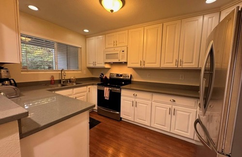 Pleasant Hill Casa | Charming Updated 2-bedroom townhome with Garage, AC, WiFi in Pleasant Hill