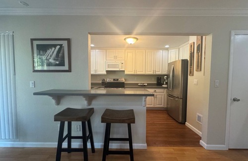 Pleasant Hill Casa | Charming Updated 2-bedroom townhome with Garage, AC, WiFi in Pleasant Hill