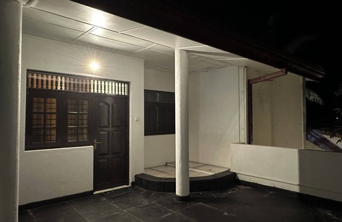 Panadura Casa | Charming upper level 2-bedroom house in tranquil Panadura with WiFi, AC