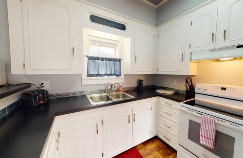 Bucksport Casa | Charming upstairs duplex with fast WiFi, partial AC, & walkable location
