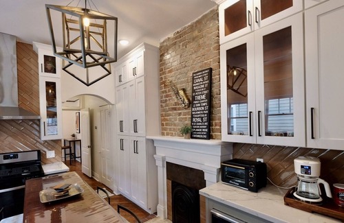 West Riverside Casa | Charming Uptown Bungalow just steps to Magazine St