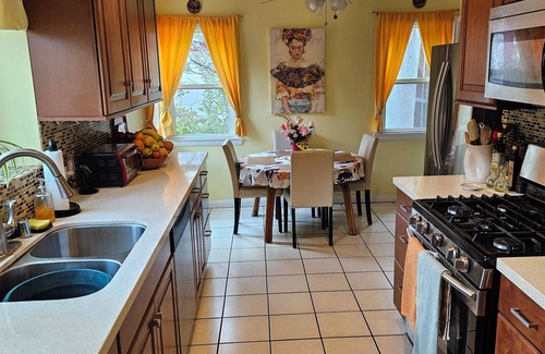 South Wrigley Cabaña | Charming Urban Oasis 3-bedroom cottage in Long Beach