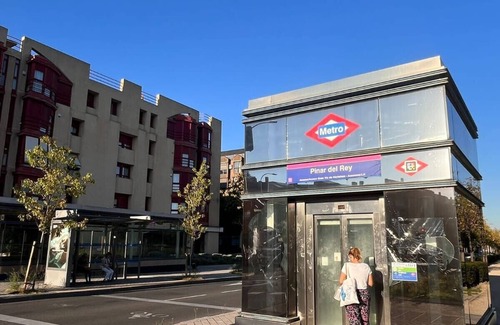 Hortaleza Apartamento | Comodidad en la Ciudad | Ideal para Dos | Cerca de IFEMA