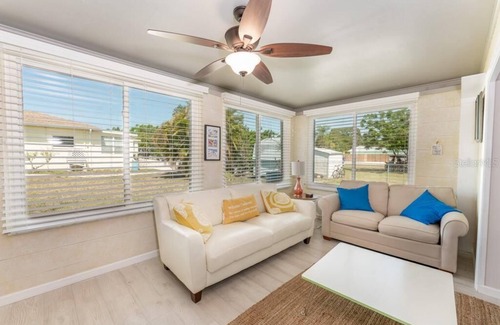 Laurel Casa | Charming vacation home, short walk to the beach