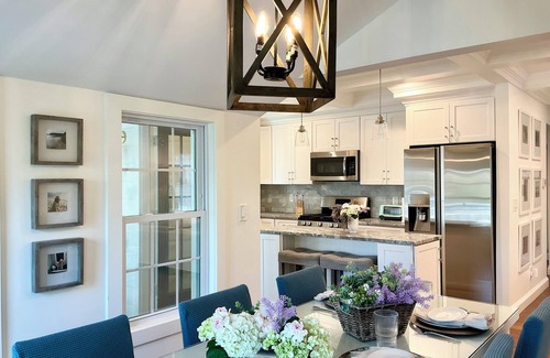 Cotuit Casa | Charming Vacation Rental-Pet Friendly in the Heart of Cotuit-A/C and Beach Pass-Sleeps 6