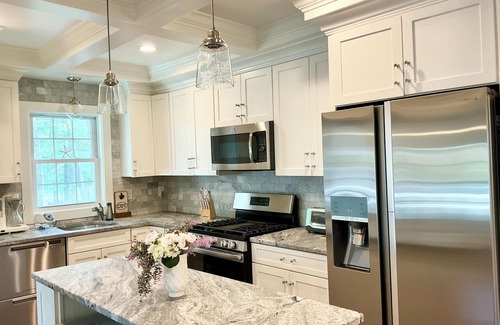 Cotuit Casa | Charming Vacation Rental-Pet Friendly in the Heart of Cotuit-A/C and Beach Pass-Sleeps 6