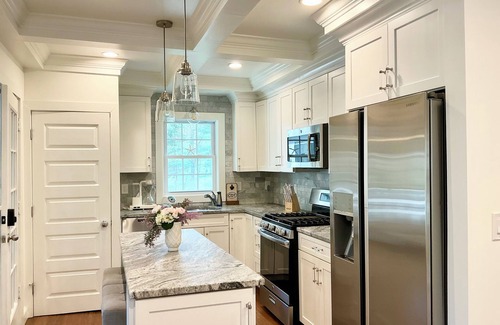 Cotuit Casa | Charming Vacation Rental-Pet Friendly in the Heart of Cotuit-A/C and Beach Pass-Sleeps 6