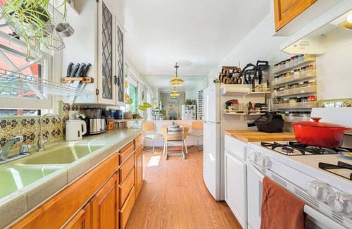 Ocean Park Casa | Charming Venice Bungalow blocks from the Beach!