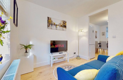 Greenhithe Casa | Charming Victorian Terrace House Minutes from Station