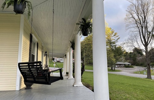 Copper Hill Casa | Charming Victorian Home Close to The Blue Ridge Parkway - Mile Marker 146