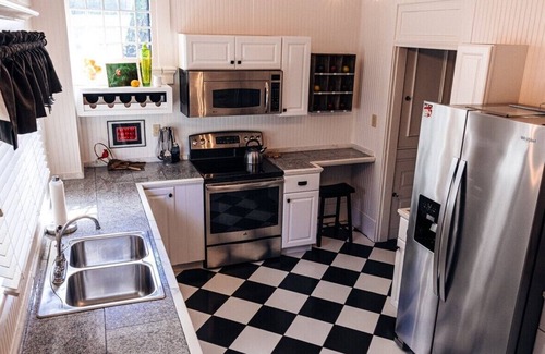 Greencastle Condominio | Charming Victorian style 1-bedroom in wonderful Greencastle. Sleeps 4