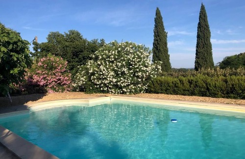 Serviers-et-Labaume Villa | Encantadora casa de pueblo, Uzès 5 Km, piscina, jardines amurallados, vistas, 2 dormitorios