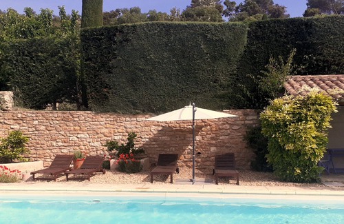 Serviers-et-Labaume Villa | Encantadora casa de pueblo, Uzès 5 Km, piscina, jardines amurallados, vistas, 2 dormitorios