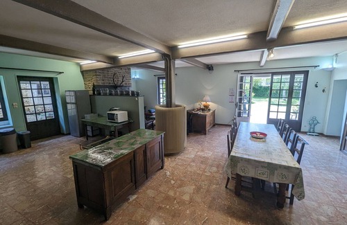 Le Montsaugeonnais Cabaña | Villa con Jardín Privado Cerca de Viñedos y Lagos en Montsaugeonnais
