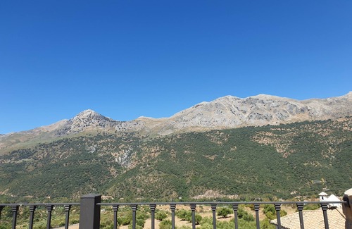 Jimera de Libar Casa | Encantadora casa de pueblo 7 personas con gran terraza y patio