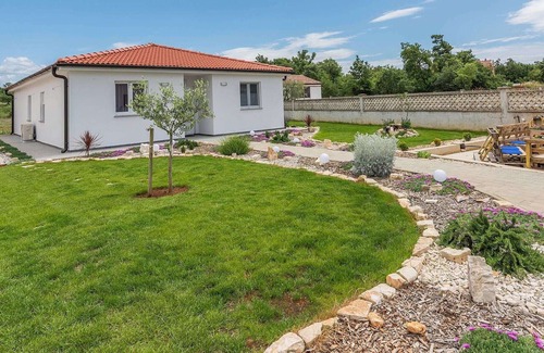 Porec Cabaña | Encantadora Villa Frontera en Nova Vas con piscina privada para 7 personas