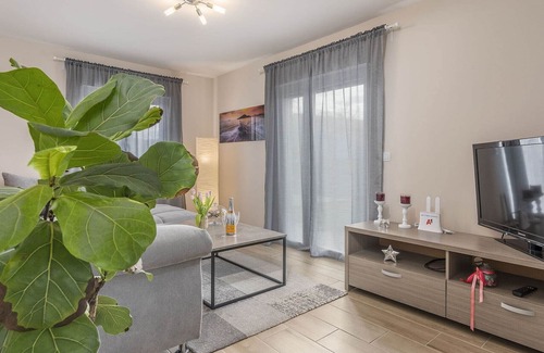 Porec Cabaña | Encantadora Villa Frontera en Nova Vas con piscina privada para 7 personas