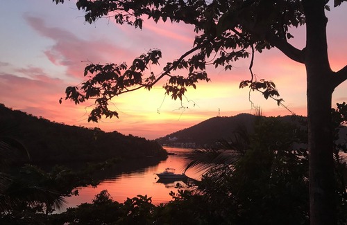 Busuanga Casa | Villa con encanto y jardín con puesta de sol y vistas a la bahía