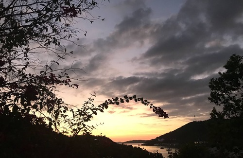 Busuanga Casa | Villa con encanto y jardín con puesta de sol y vistas a la bahía