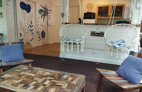 Pointe-Noire Casa | Encantadora villa en una zona tranquila con jacuzzi y jardín tropical, sin vis-à-vis.