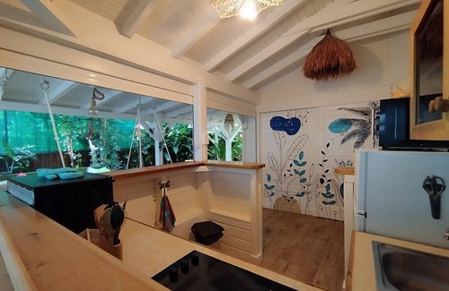 Pointe-Noire Casa | Encantadora villa en una zona tranquila con jacuzzi y jardín tropical, sin vis-à-vis.
