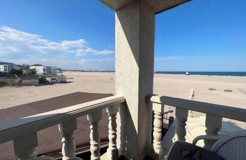 Eforie Nord Apartamento | Charming villa in superb Eforie with WiFi, AC & Deluxe King Room