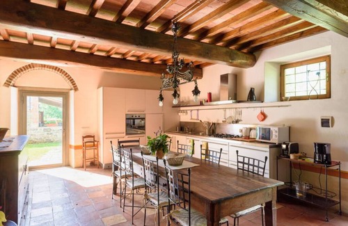 Castel Focognano Villa | Casa de campo rodeada de vegetación, 6 habitaciones, piscina climatizada