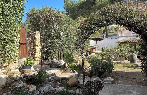 Denia Chalet De Esquí | Encantadora villa con jardín y piscina privada en Denia Playa y montaña juntos.