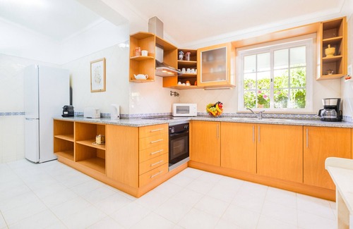 Armacao de Pera Villa | Charming villa w/ BBQ near beach, Armação