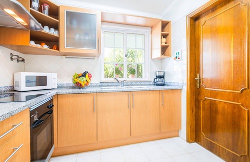 Armacao de Pera Villa | Charming villa w/ BBQ near beach, Armação