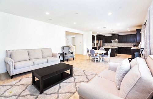 Ontario Casa | Charming Villa Retreat on Bennington - A Perfect Getaway Awaits You Here #41282