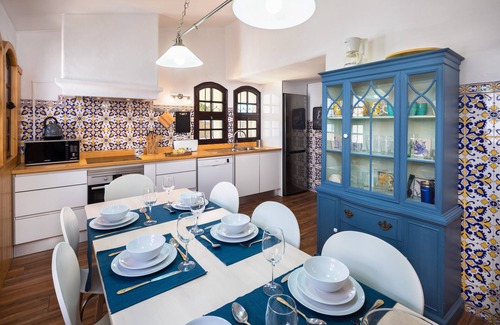 Areias de Sao Joao Villa | Villa con encanto, excelente ubicación, piscinas, patio interior y terraza panorámica