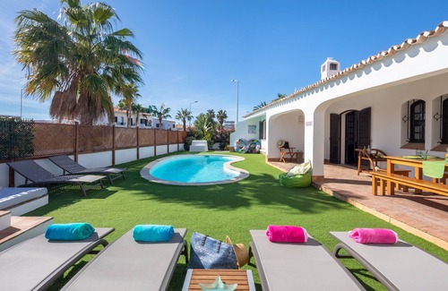 Areias de Sao Joao Villa | Villa con encanto, excelente ubicación, piscinas, patio interior y terraza panorámica