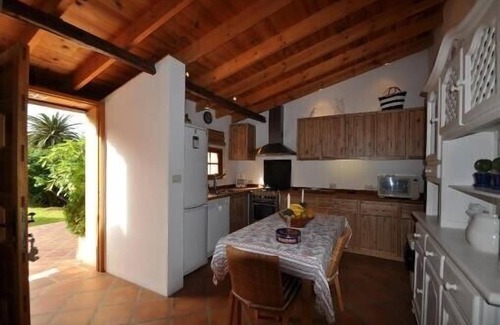 Los Silos Villa | Bonita casa con jardin florido