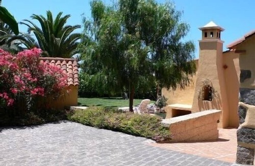 Los Silos Villa | Bonita casa con jardin florido