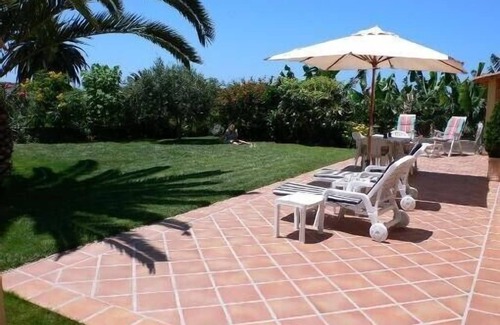 Los Silos Villa | Bonita casa con jardin florido