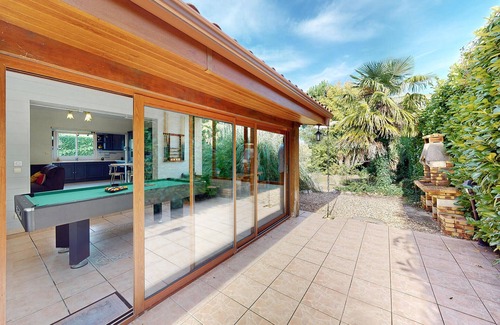 Queyrac Casa | Charming villa with large outdoor pool in a beautiful location between the ocean and the vineyards.