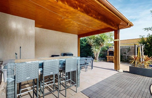 Queyrac Casa | Charming villa with large outdoor pool in a beautiful location between the ocean and the vineyards.