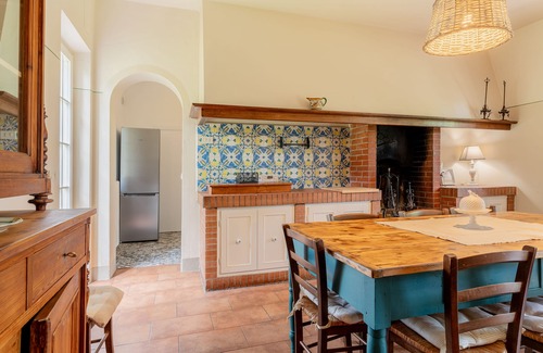Altopascio Casa | Marginone: Gran casa con piscina inmersa en el verde de Toscana olivares, viñedos y bosques