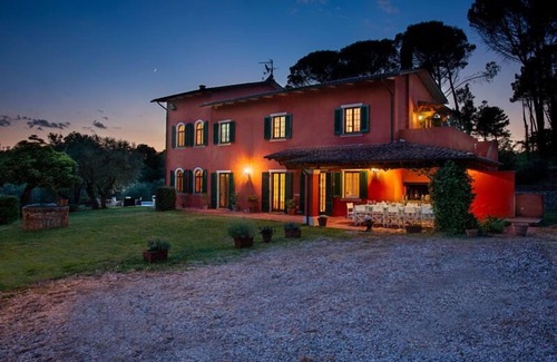 Altopascio Casa | Marginone: Gran casa con piscina inmersa en el verde de Toscana olivares, viñedos y bosques