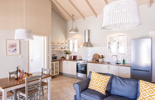 Mpogdanatika Casa | Villa Kiki - Enjoy Seaviews & Sunrise at 2BR Villa NR Gaios w/Private Pool