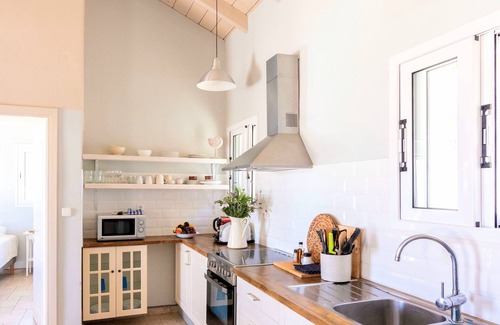 Mpogdanatika Casa | Villa Kiki - Enjoy Seaviews & Sunrise at 2BR Villa NR Gaios w/Private Pool