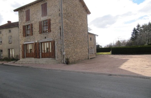 La Guillermie Cabaña | Antiguo taller renovado con jardín y terraza, ideal para vacaciones familiares en la Montaña Bourbonnaise
