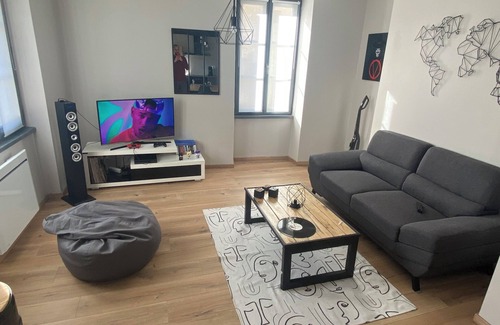Eymet Casa | Charming village house completely renovated in the heart of the bastide.