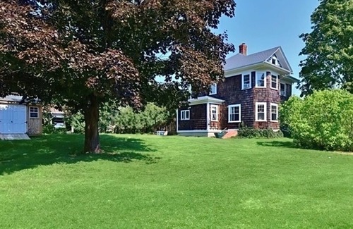 Sagamore Beach Casa | 1 min from Beach! Family-friendly antiqued house w/ backyard movie area