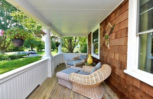 Sagamore Beach Casa | 1 min from Beach! Family-friendly antiqued house w/ backyard movie area